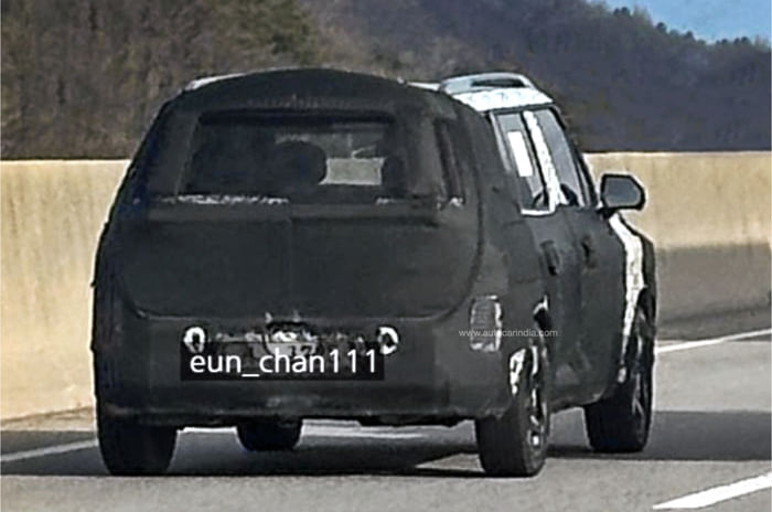 Kia Clavis rear quarter 